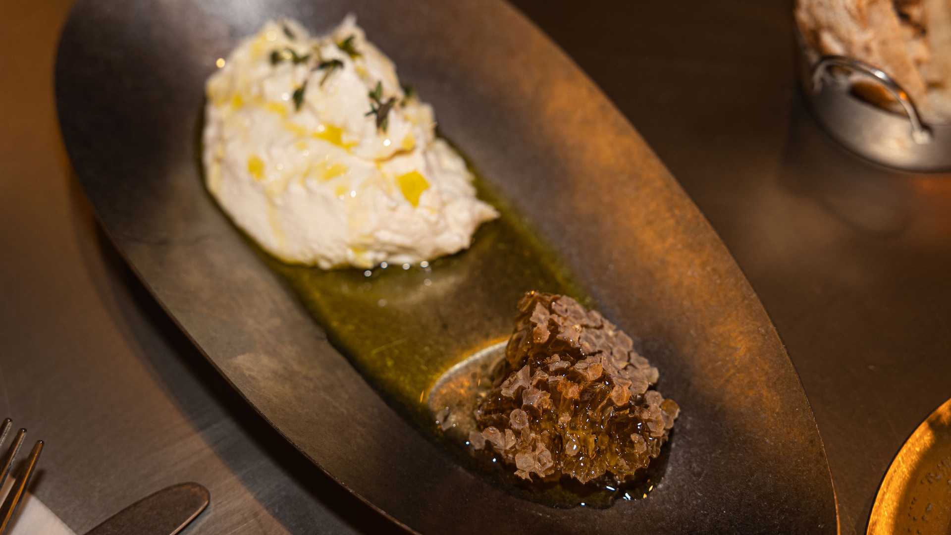 Ένα Βουλκανιζατέρ με ποτό, φαγητό και κάτι από τη ζωηράδα των 90s-2