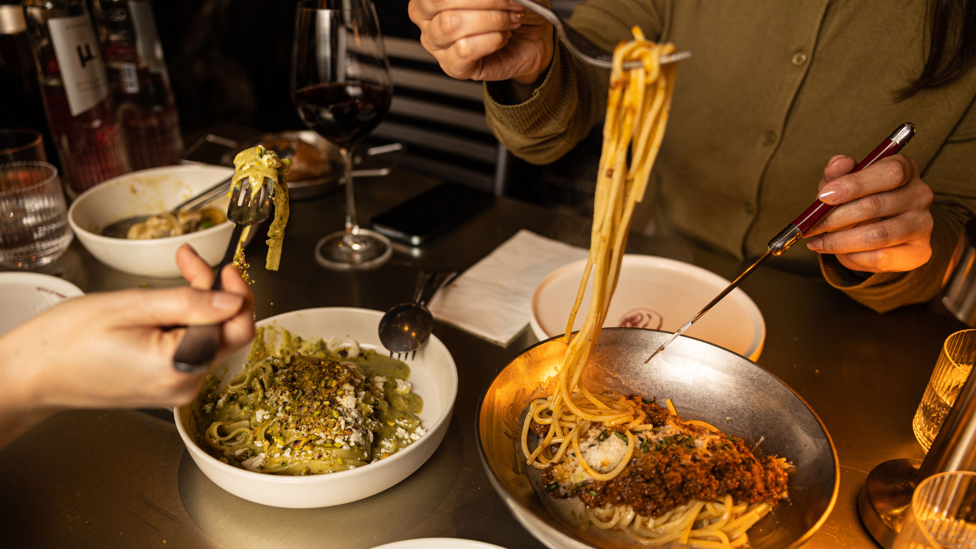 Ένα Βουλκανιζατέρ με ποτό, φαγητό και κάτι από τη ζωηράδα των 90s-4