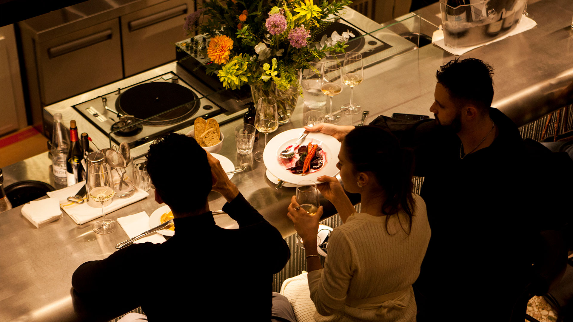 6 εστιατόρια στην Αθήνα που μαγειρεύουν με λίγα, καλά και νόστιμα υλικά-5