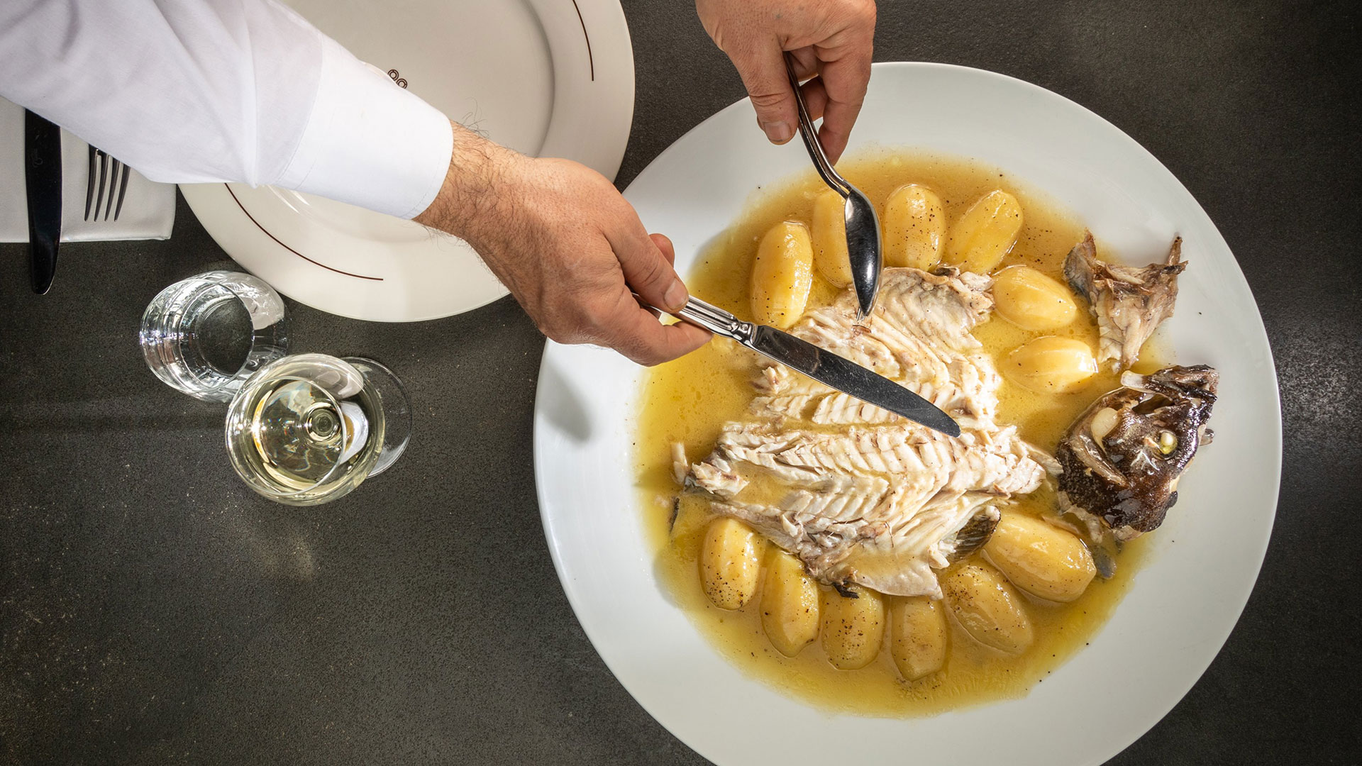 6 εστιατόρια στην Αθήνα που μαγειρεύουν με λίγα, καλά και νόστιμα υλικά-3