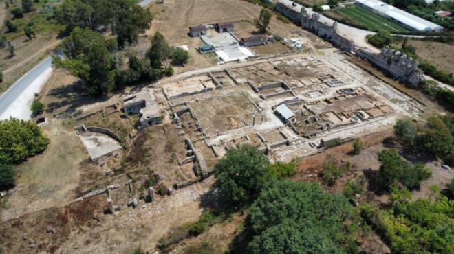 πρέβεζα-αναστήλωση-και-καθολική-προσ-563468590