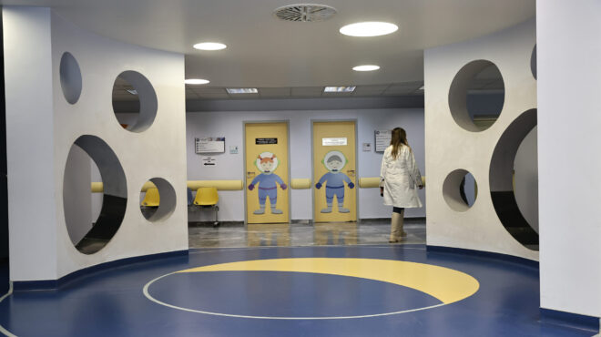 στο-παίδων-με-εκτεταμένα-εγκαύματα-563469919