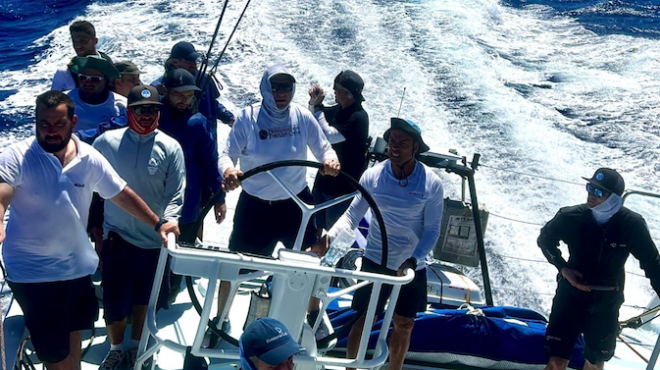 ένα-ελληνικό-σκάφος-σε-τροπική-ρότα-563483992