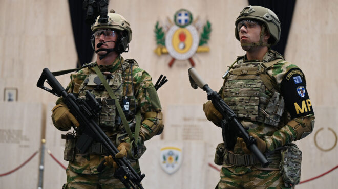 βγαλμένη-από-το-μέλλον-η-νέα-στολή-το-563452216