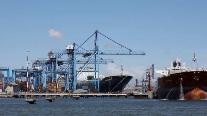 στόχοι-και-επιπτώσεις-της-δασμολογικ-563481832