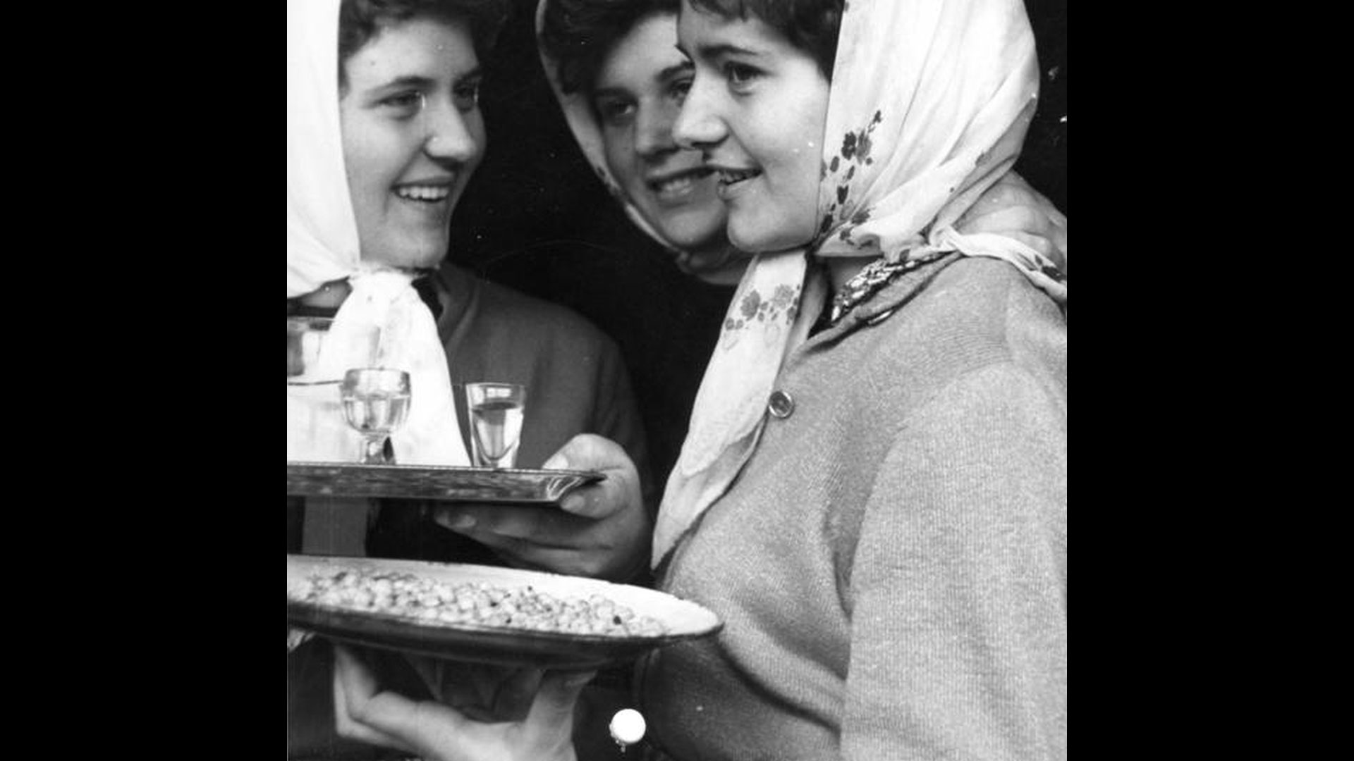 σαν-ξένοι-στη-χώρα-μας-563483176