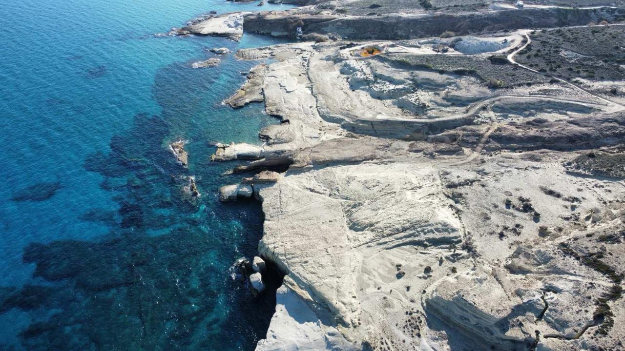 «Βγαίνουν άδειες που βεβηλώνουν τη μορφολογία του τοπίου»-1