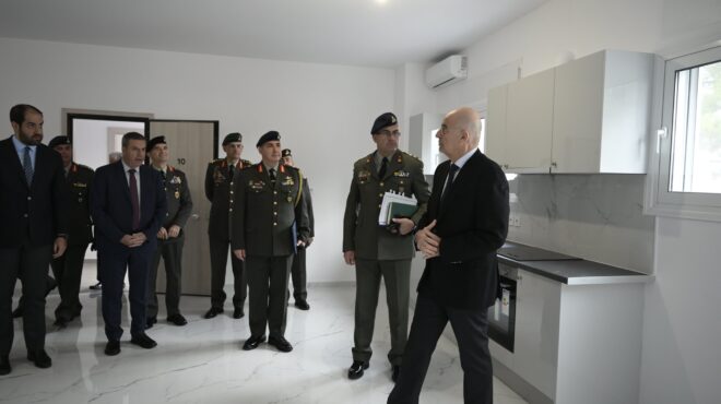 ναι-στον-διάδρομο-ινδίας-ε-ε-563489137