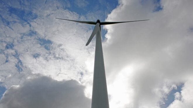 ξεπέρασαν-τα-9-δισ-οι-επενδύσεις-σε-απε-563481766