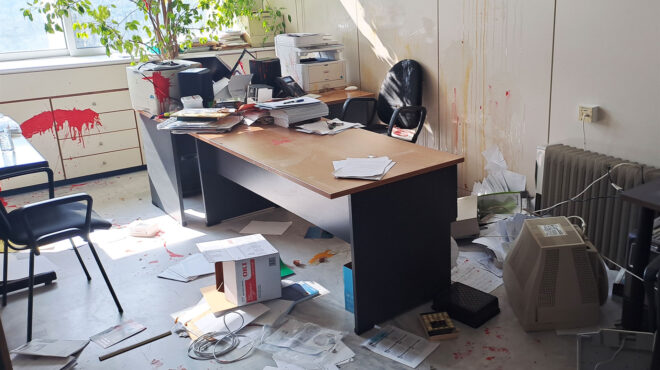 αει-αυξήθηκε-η-φύλαξη-στο-μαθηματικό-τ-563482945