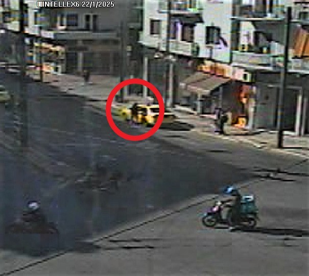 Φωτογραφίες ντοκουμέντο: Η στιγμή που ο οδηγός ταξί έκανε ανάληψη με κλεμμένη κάρτα πελάτη-2