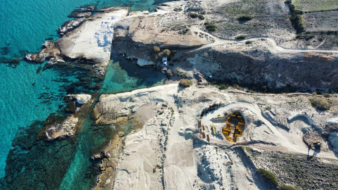 βγαίνουν-άδειες-που-βεβηλώνουν-τη-μο-563452726