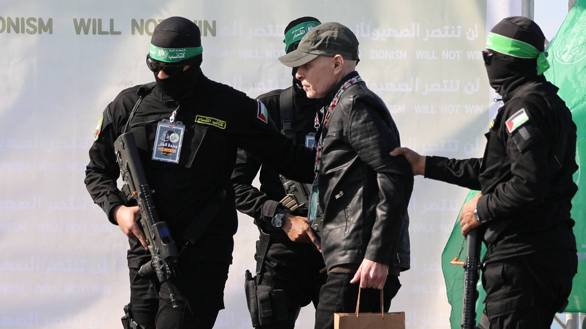 Γάζα: Η Χαμάς παρέδωσε τρεις Ισραηλινούς ομήρους στον Ερυθρό Σταυρό-1