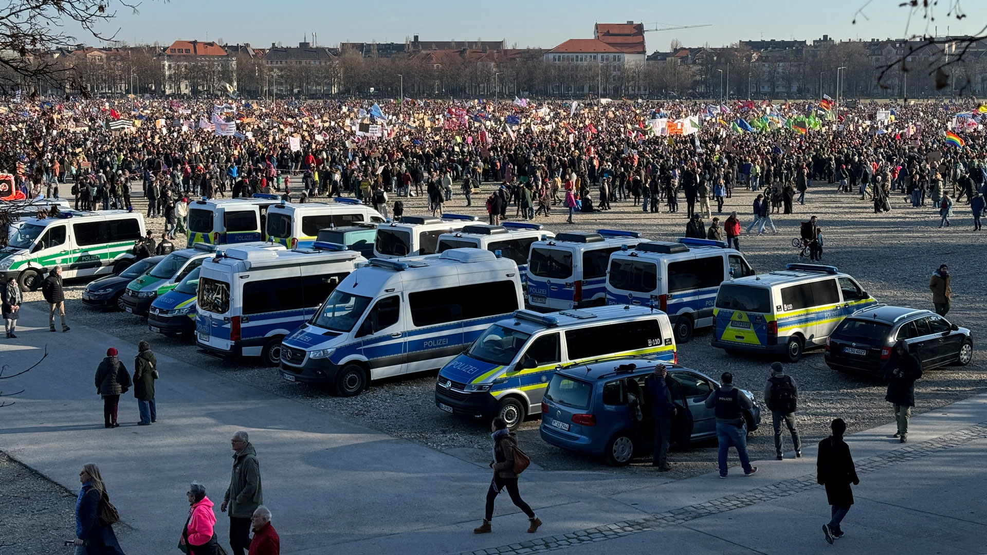 Γερμανία: Διαδηλώσεις σε αρκετές πόλεις κατά της ακροδεξιάς-4