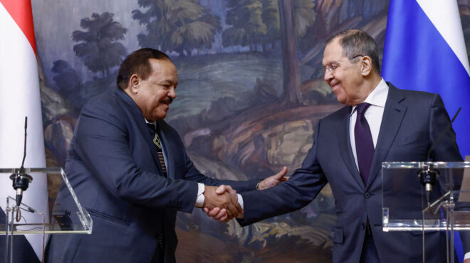 ερυθρά-θάλασσα-παραμένει-στο-τραπέζ-563466946