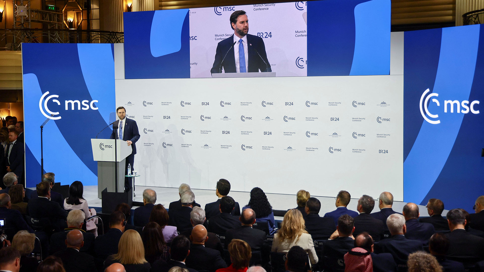 Διάσκεψη του Μονάχου: Επίθεση Βανς στην Ευρώπη, σιγή στην αίθουσα-1