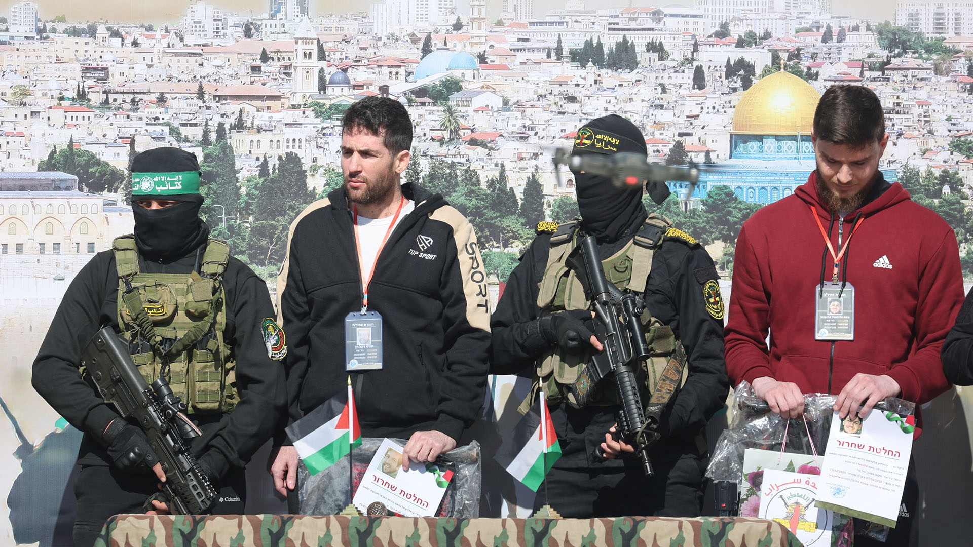 Γάζα: Η Χαμάς απελευθέρωσε τρεις Ισραηλινούς ομήρους [βίντεο και φωτογραφίες]-1