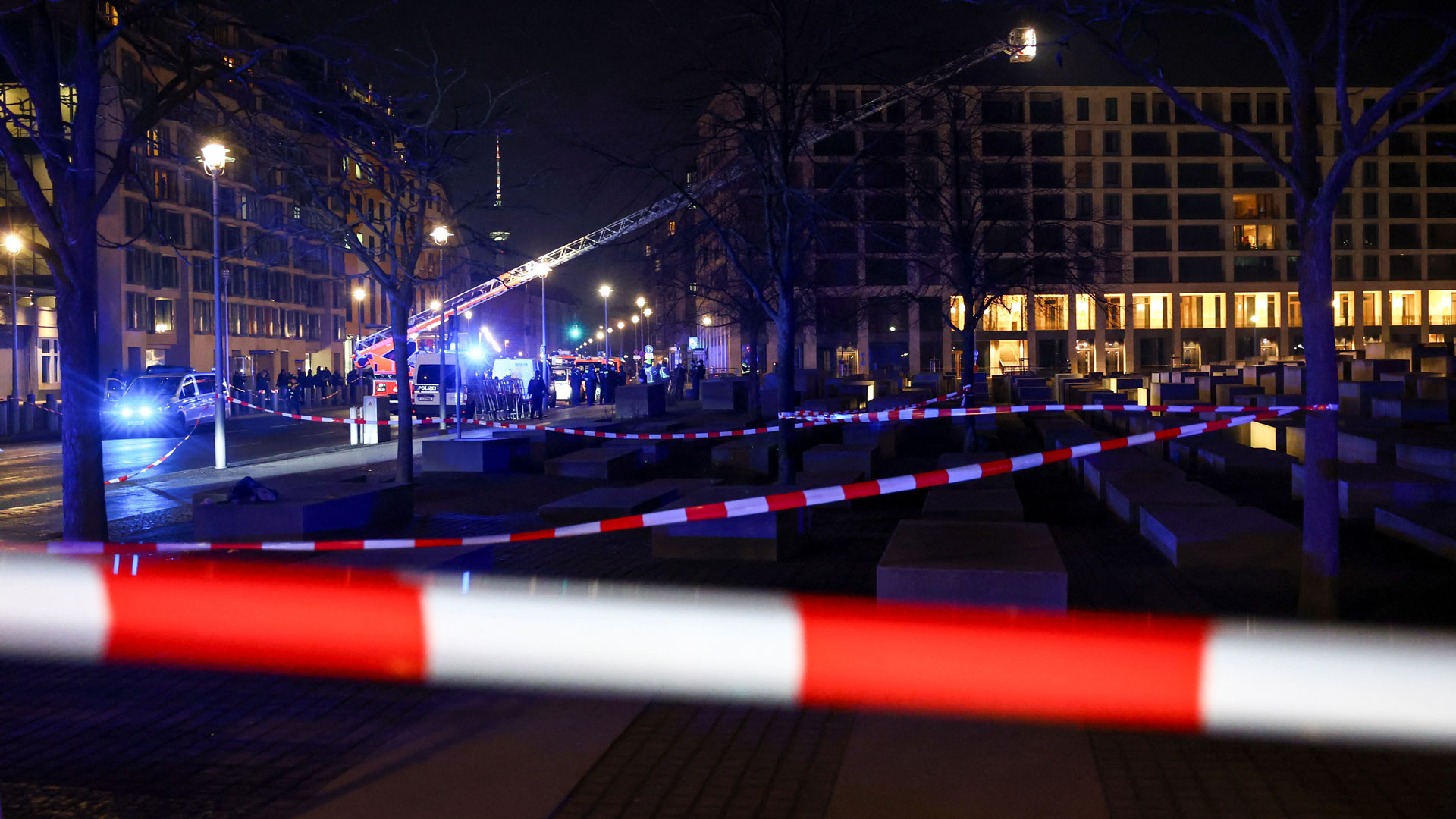 Βερολίνο: Επίθεση με μαχαίρι στο Μνημείο του Ολοκαυτώματος – Ενας σοβαρά τραυματίας-1