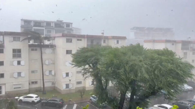 κυκλώνας-έπληξε-γαλλικό-νησί-στον-ινδ-563493238