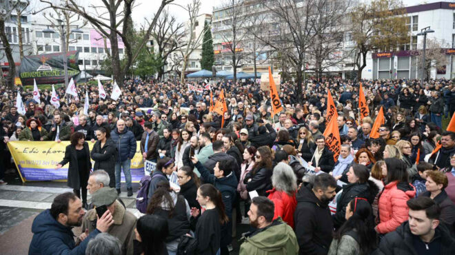 λάρισα-κατάμεστη-η-κεντρική-πλατεία-α-563492377