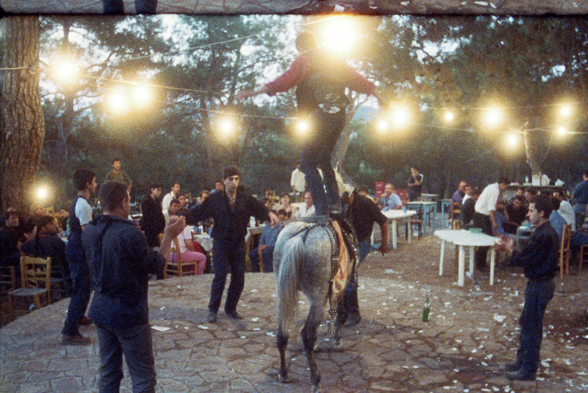 Σαν ξένοι στη χώρα μας-2