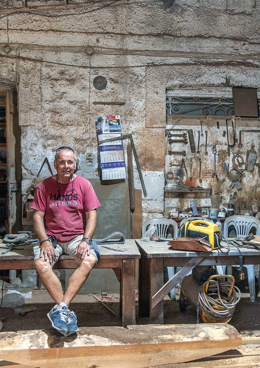 Σύρος: Η καρδιά της ελληνικής ξυλοναυπηγικής χτυπά ακόμη-11