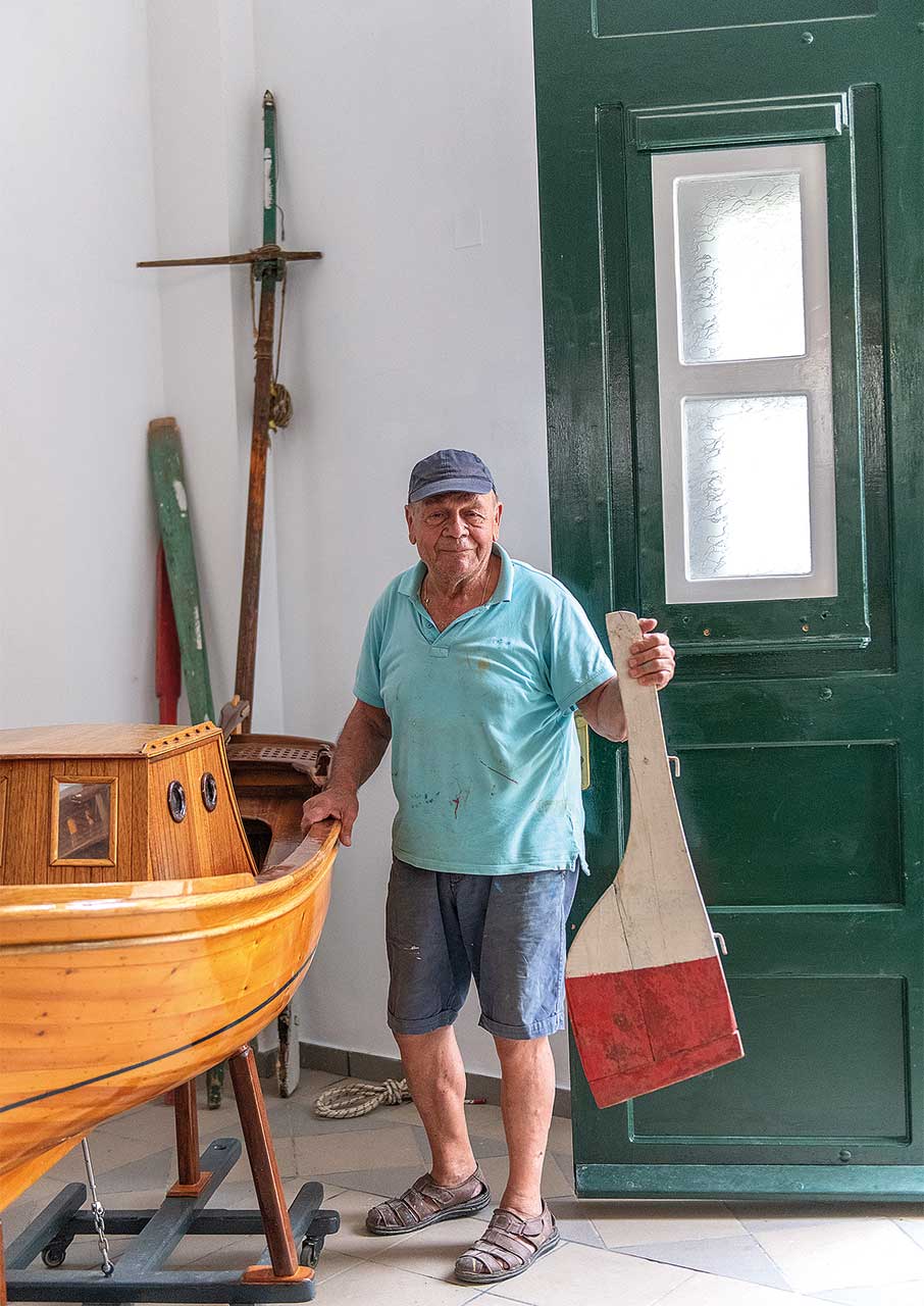 Σύρος: Η καρδιά της ελληνικής ξυλοναυπηγικής χτυπά ακόμη-13