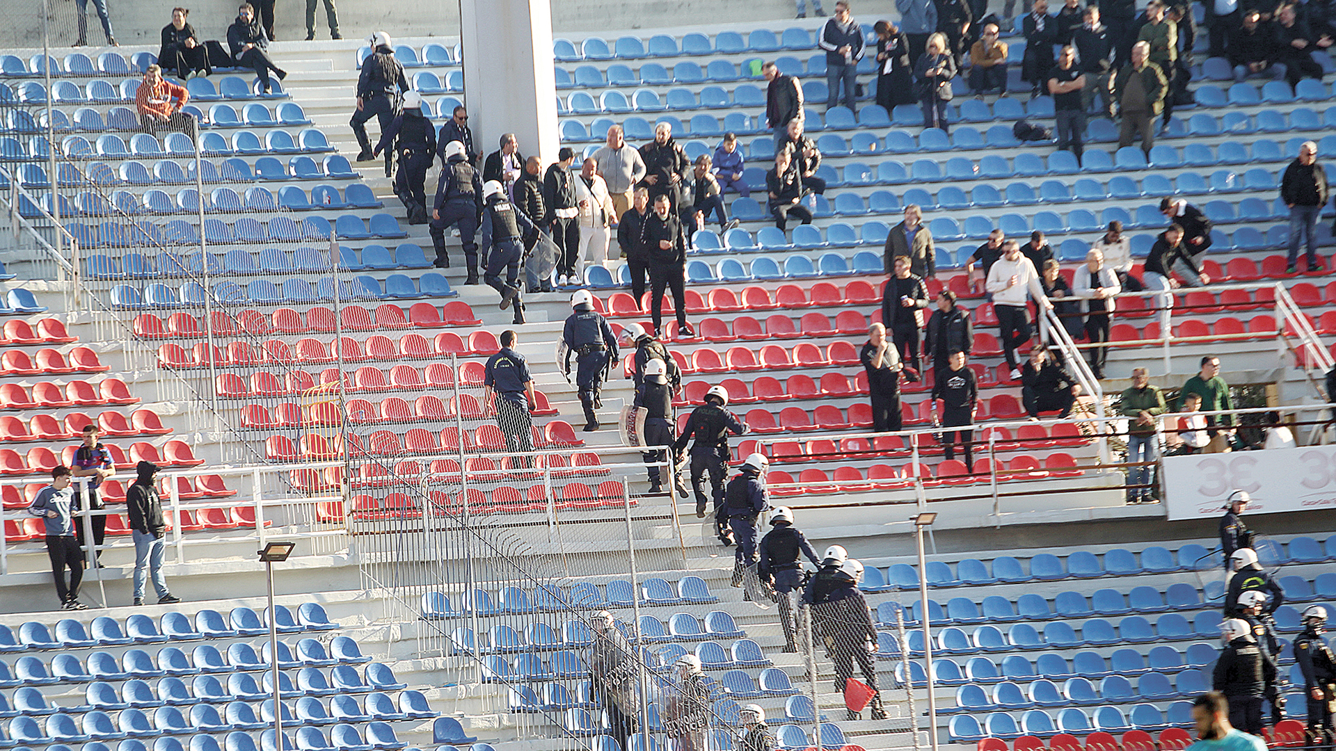 «Αντίφα» και «εθνίκια» στη Β΄ Εθνική-2