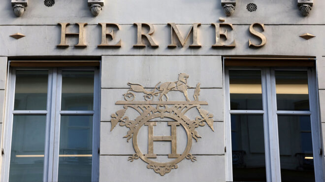 ενα-κακό-παιδί-της-μόδας-στο-τιμόνι-τ-563478220