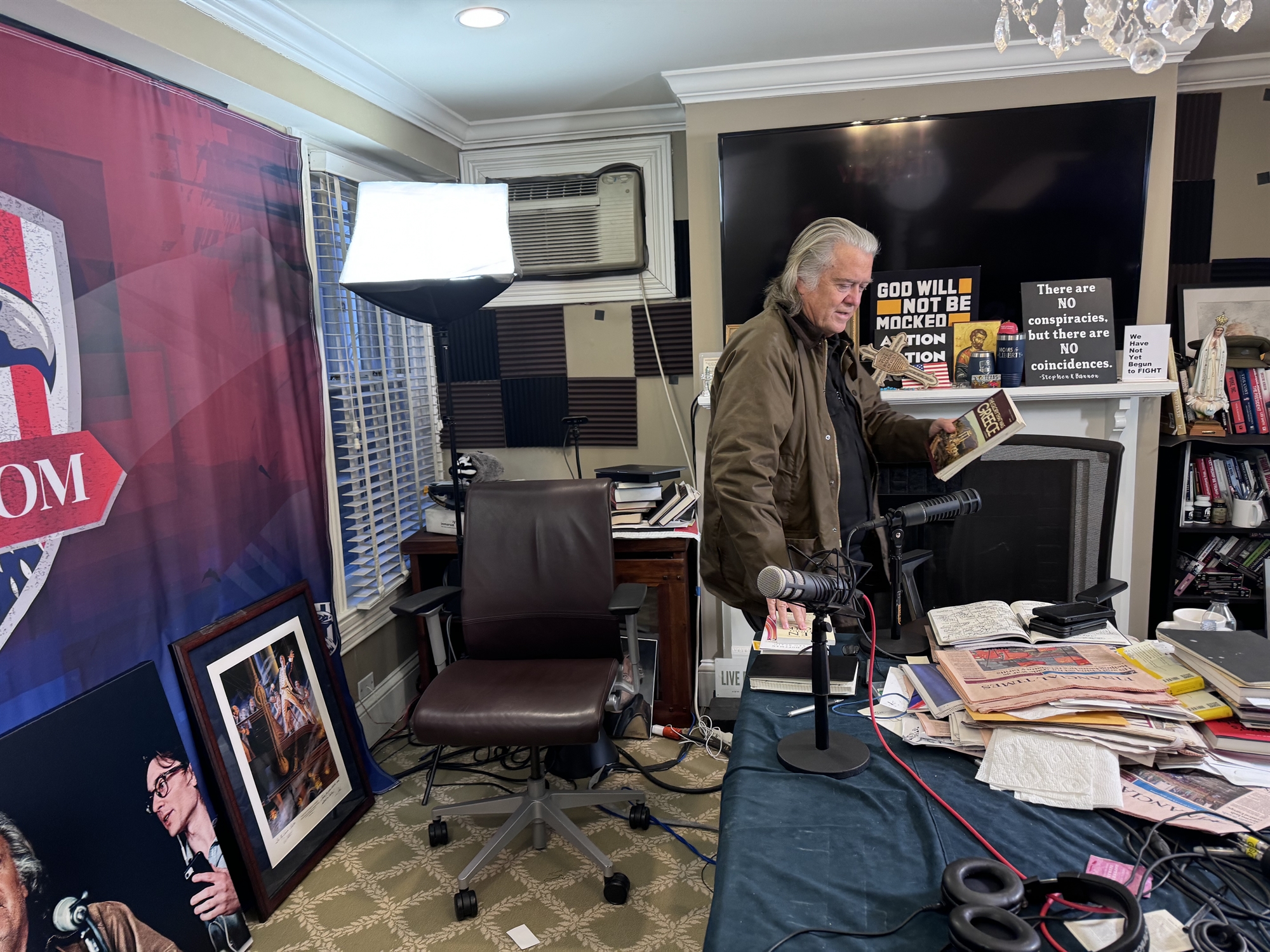 Με ποιον μιλάτε στην Ελλάδα, κύριε Μπάνον;-3