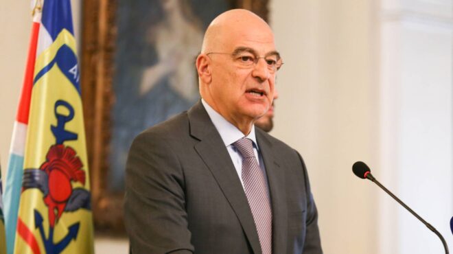 στα-εμιράτα-τη-δευτέρα-ο-νίκος-δένδιας-563473705