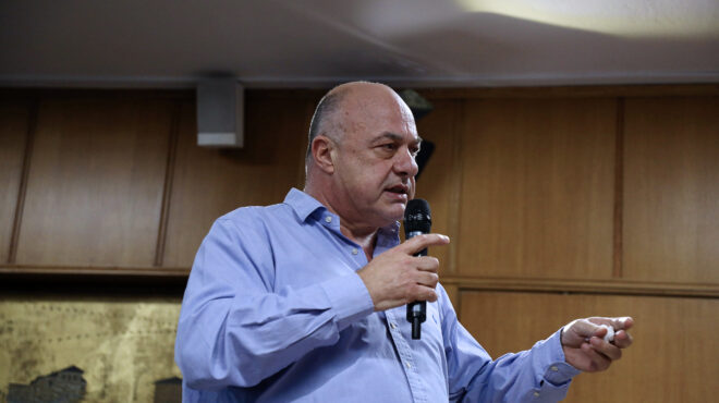 αχιλλέας-μπέος-αναζητείται-στο-πλαίσ-563450212