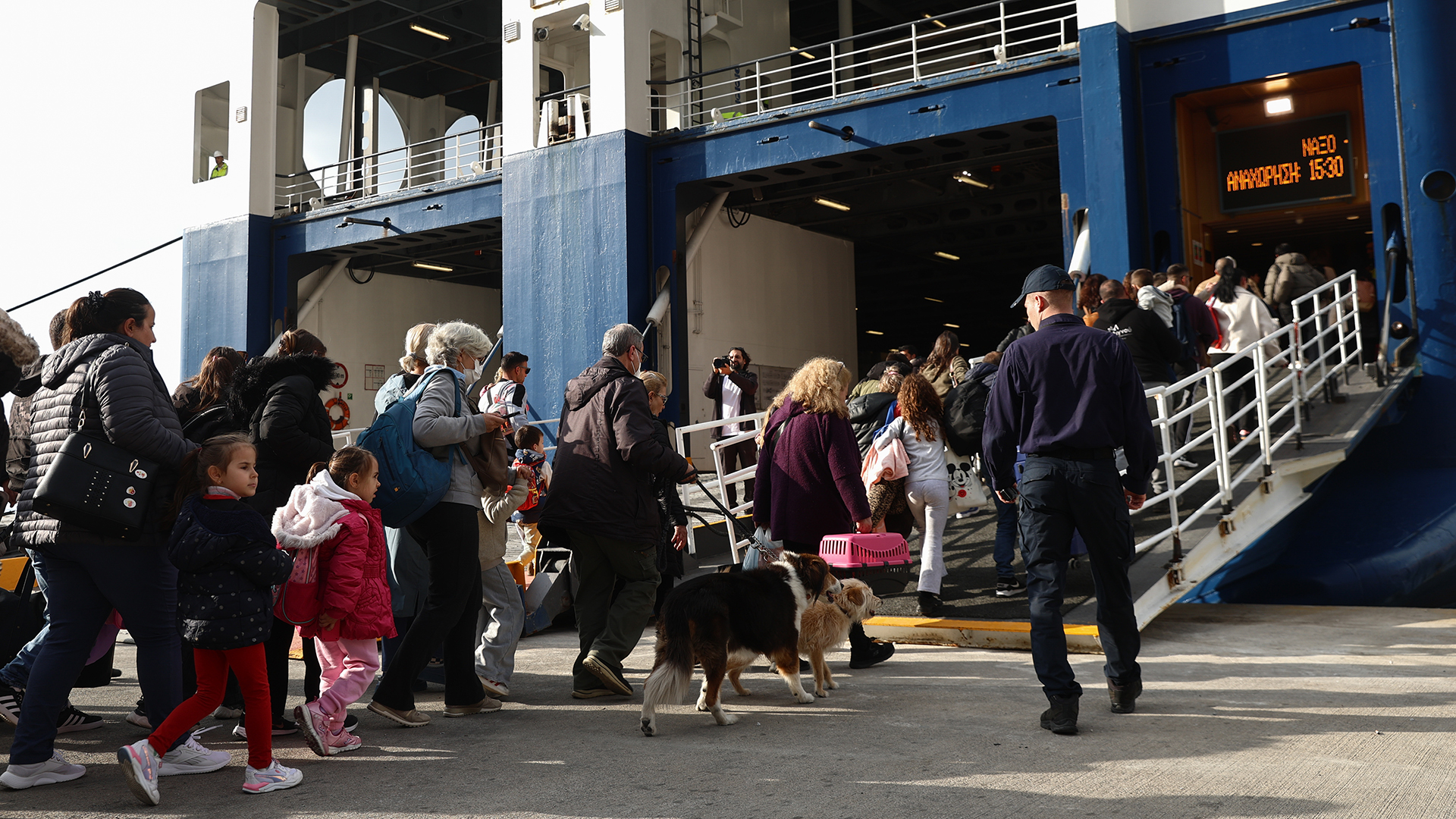 Σεισμός τώρα: 5 Ρίχτερ ανάμεσα σε Σαντορίνη και Αμοργό, αισθητός στην Αττική-6