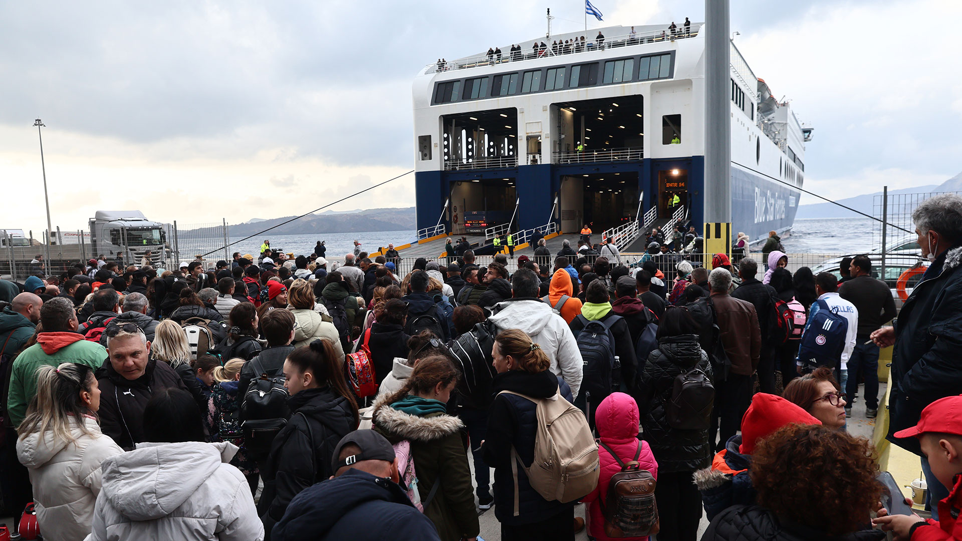 Σαντορίνη: Ωρες αγωνίας για τα συνεχόμενα Ρίχτερ-2