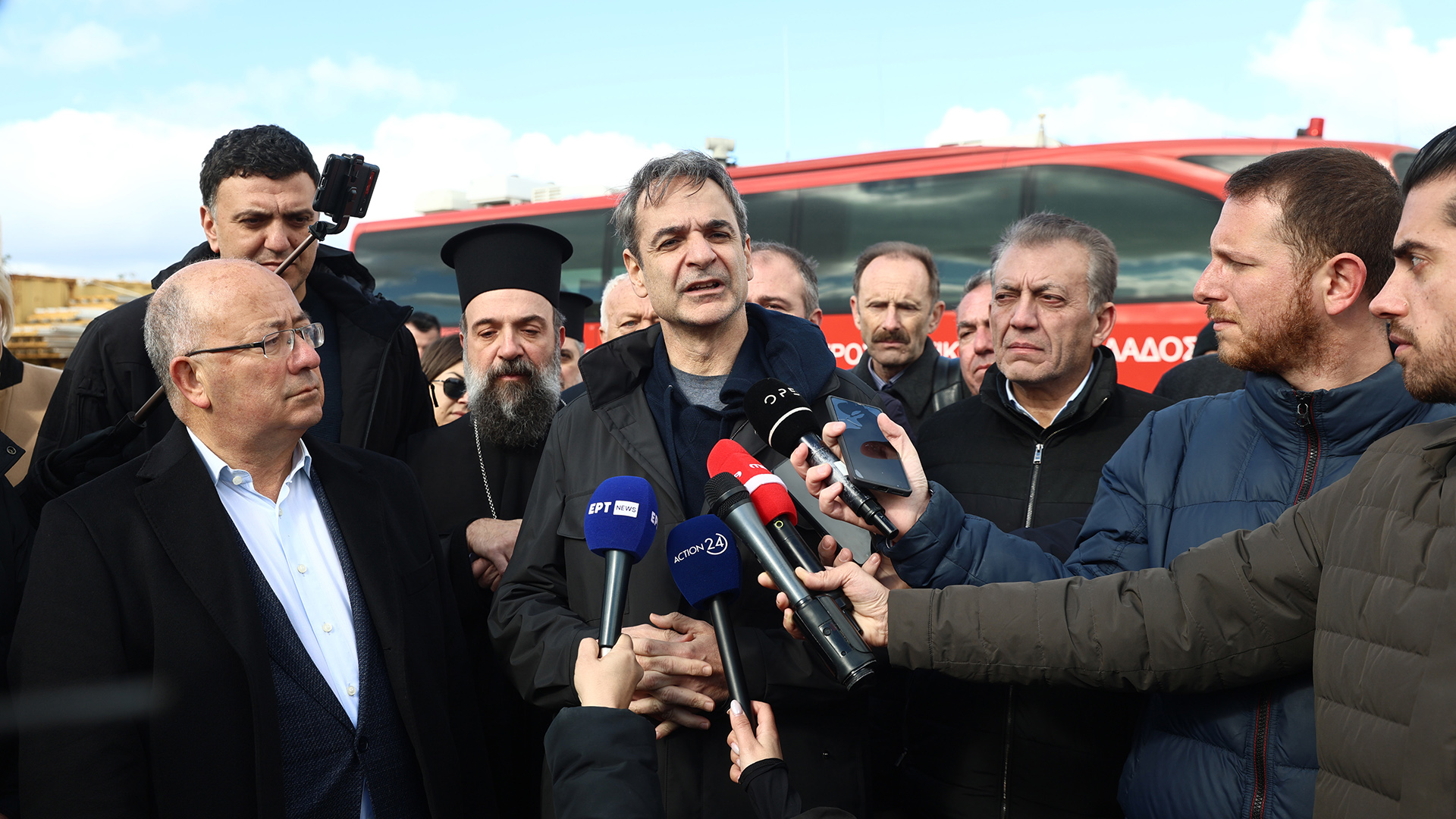 Στη Σαντορίνη ο Κυριάκος Μητσοτάκης – «Συνιστώ ψυχραιμία στους κατοίκους»-4