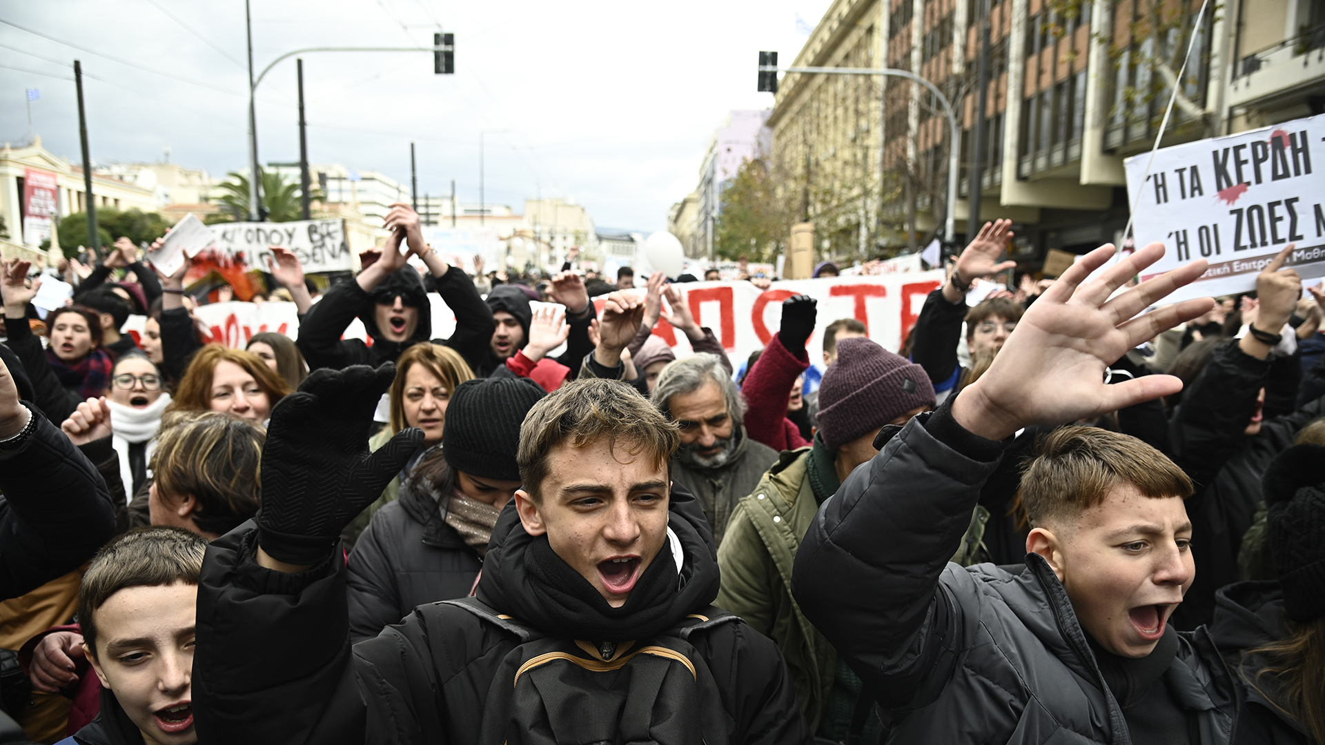 Τέμπη: Ολοκληρώθηκε το πανεκπαιδευτικό συλλαλητήριο στα Προπύλαια – Κινητοποιήσεις σε όλη τη χώρα [φωτογραφίες]-4