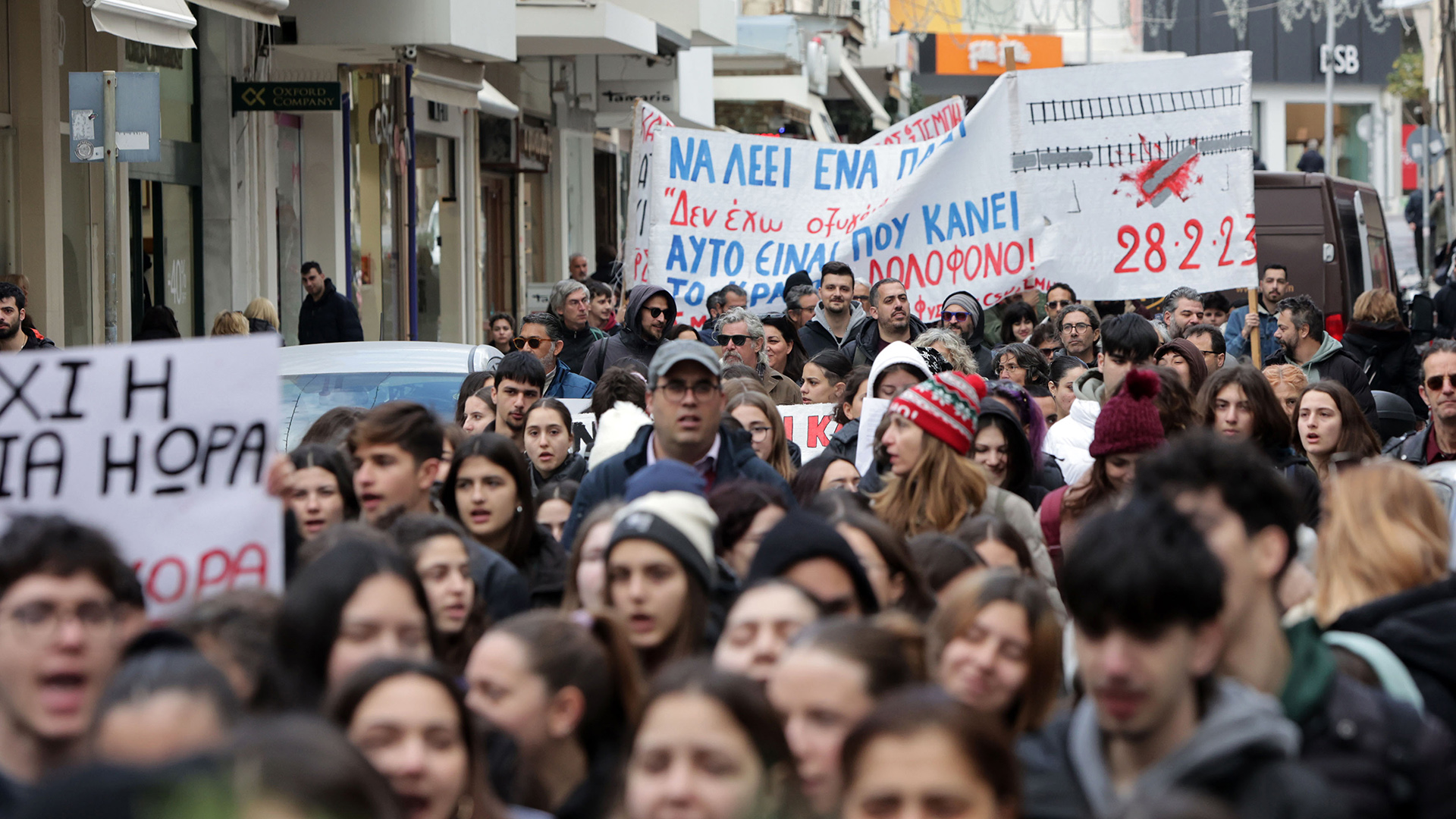 Τέμπη: Ολοκληρώθηκε το πανεκπαιδευτικό συλλαλητήριο στα Προπύλαια – Κινητοποιήσεις σε όλη τη χώρα [φωτογραφίες]-7