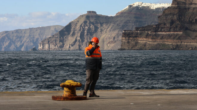 τι-συμβαίνει-στη-σαντορίνη-563465920