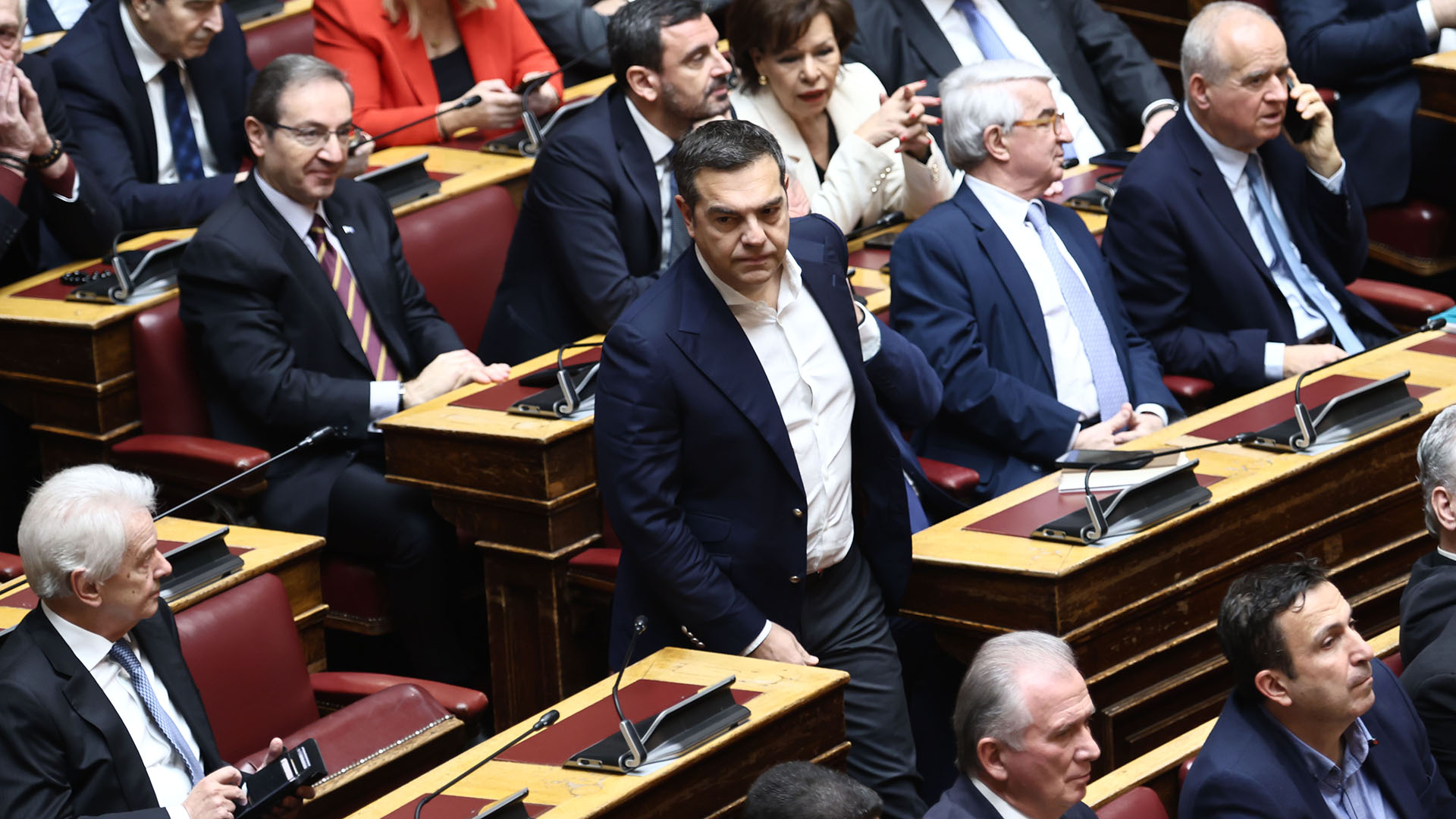 Βουλή: Πηγαδάκια, χαμόγελα και η «έξοδος» της Κωνσταντοπούλου – Στιγμιότυπα από την ψηφοφορία για εκλογή ΠτΔ-6