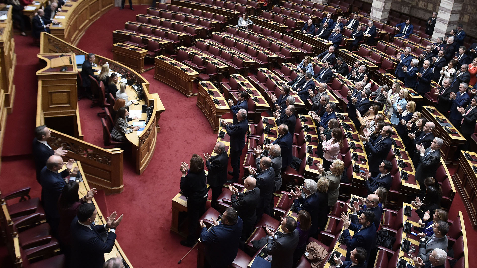 Βουλή: Πηγαδάκια, χαμόγελα και η «έξοδος» της Κωνσταντοπούλου – Στιγμιότυπα από την ψηφοφορία για εκλογή ΠτΔ-3