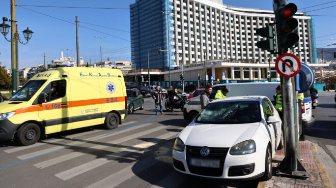 τροχαίο-δυστύχημα-στο-κέντρο-της-αθήν-563468347