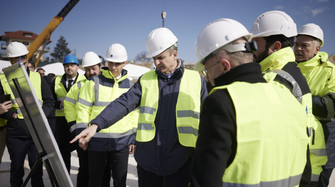 στο-flyover-ο-μητσοτάκης-η-κυβέρνηση-συνεχί-563476507