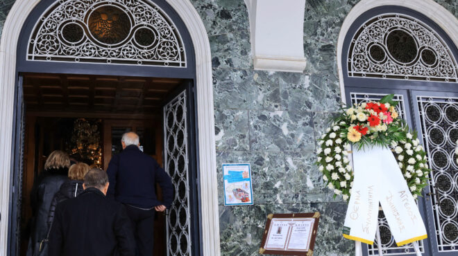 λάρισα-σε-κλίμα-οδύνης-η-κηδεία-του-βασ-563476630