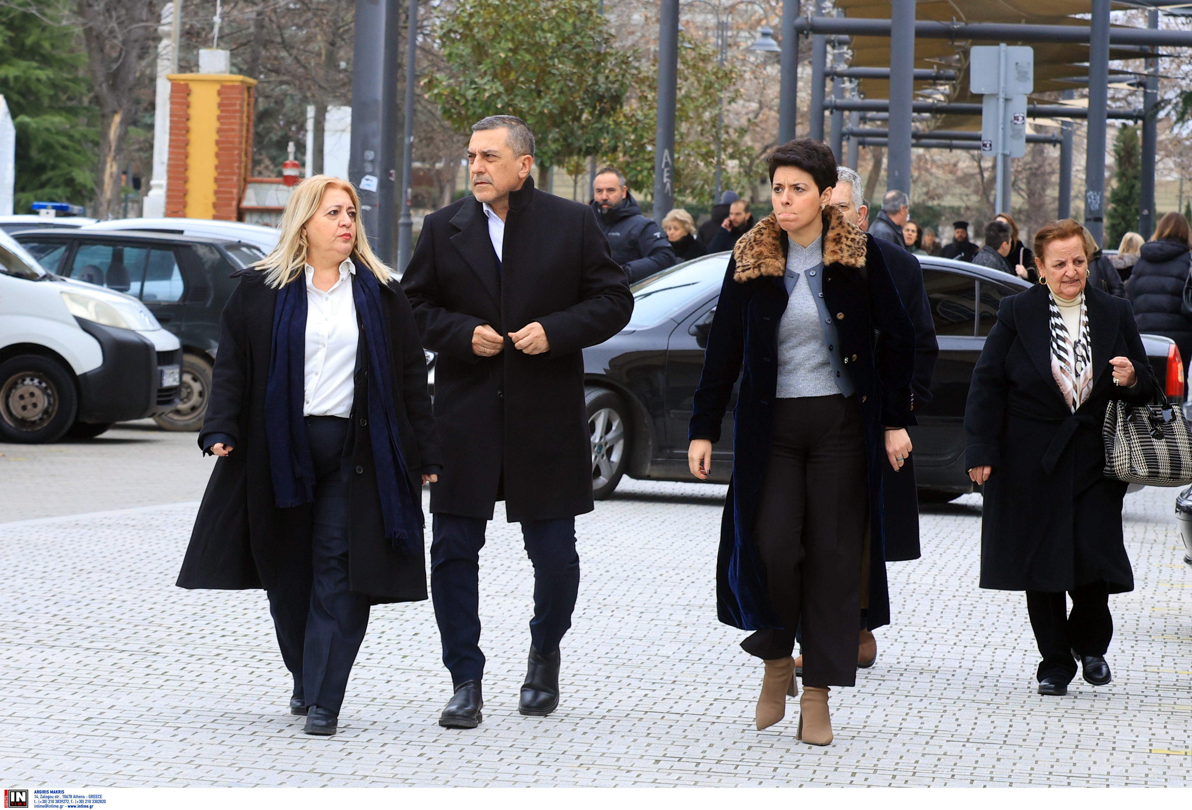 Λάρισα: Σε κλίμα οδύνης η κηδεία του Βασίλη Καλογήρου – Παρούσα και η Καρυστιανού-5