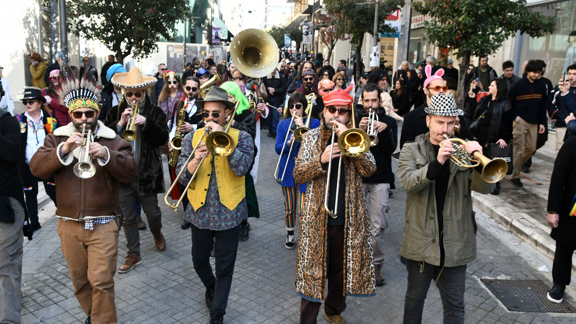 Τσικνοπέμπτη με μουσική, χορό και (πολλά) σουβλάκια από τη Θεσσαλονίκη μέχρι την Πάτρα-14