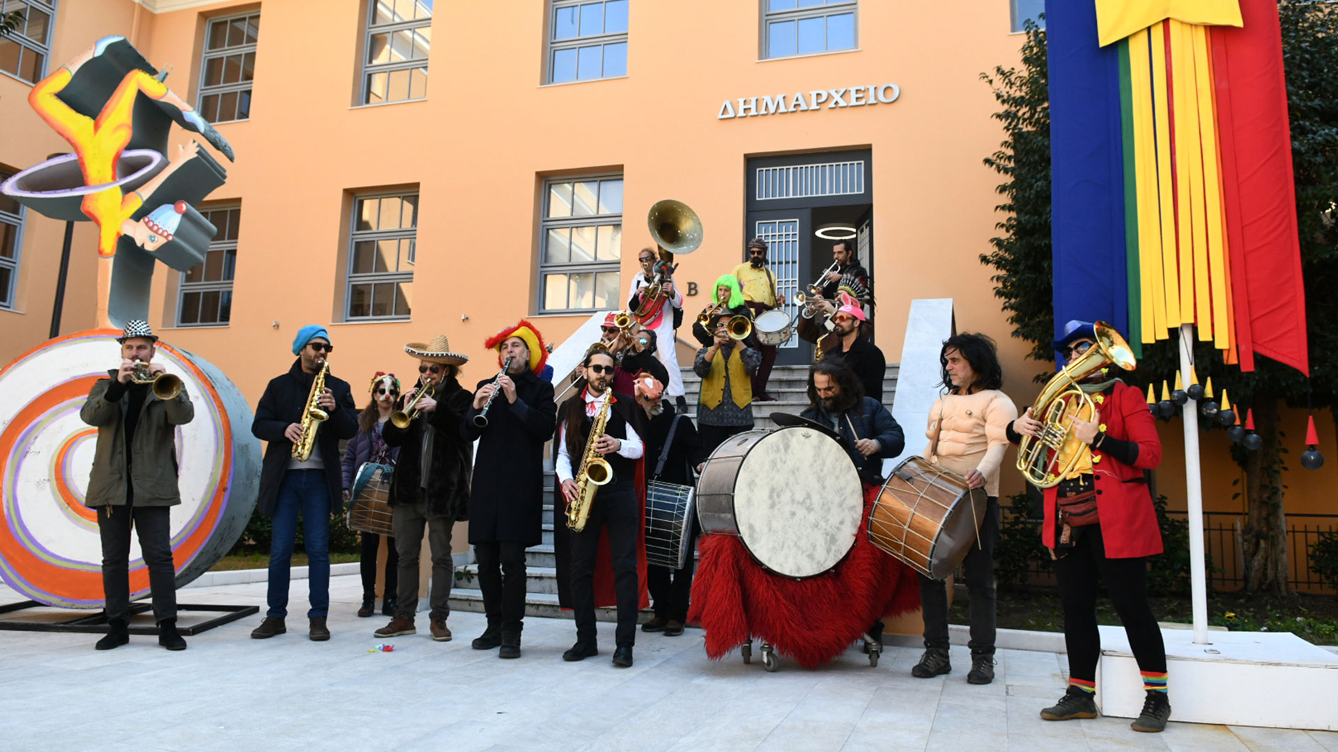 Τσικνοπέμπτη με μουσική, χορό και (πολλά) σουβλάκια από τη Θεσσαλονίκη μέχρι την Πάτρα-16