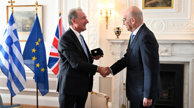 οι-meteor-στο-επίκεντρο-της-συνάντησης-δένδ-563486794