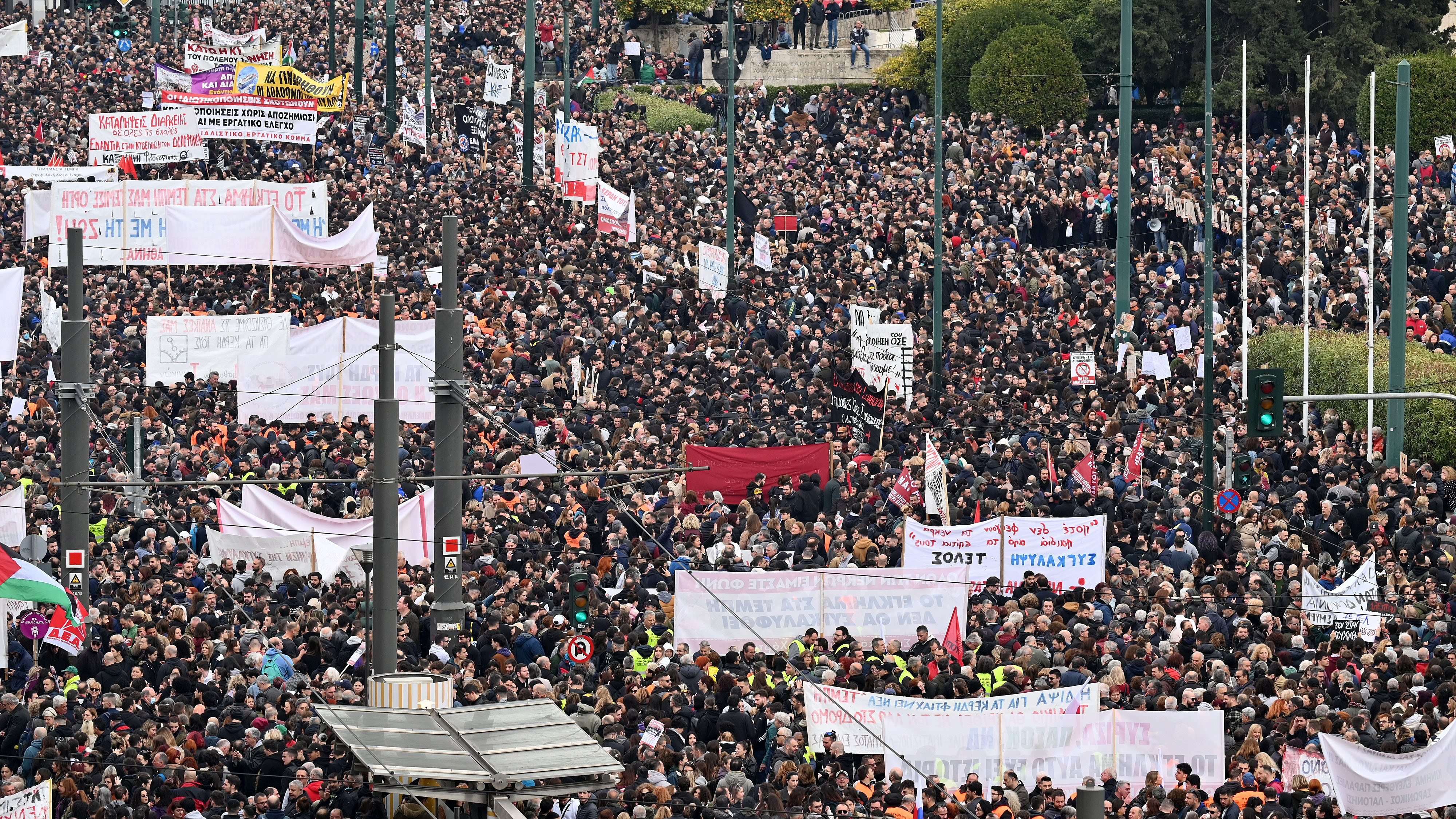 Θεσσαλονίκη: Πλήθος κόσμου στη συγκέντρωση για τα Τέμπη [Φωτογραφίες και βίντεο]-4