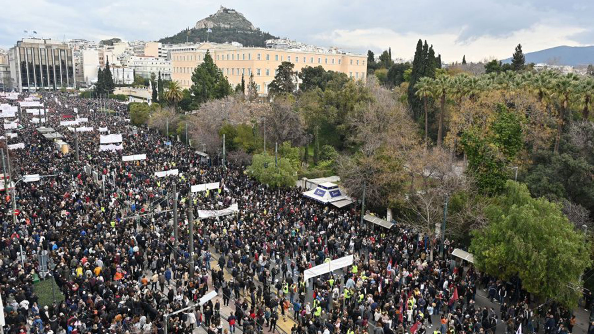 Διαδηλώσεις για τα Τέμπη: Το αδιαχώρητο στο κέντρο της Αθήνας-3