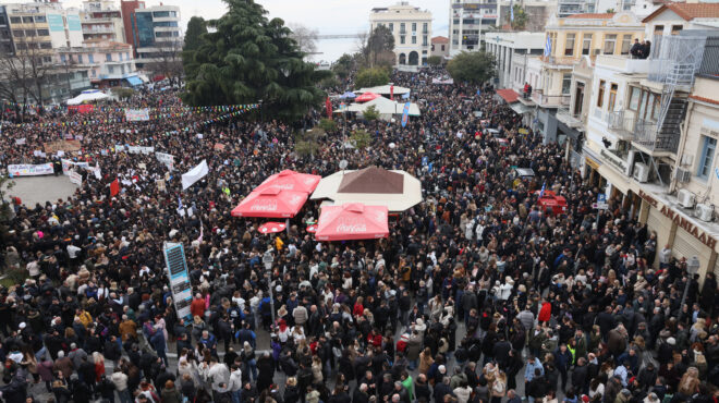 καβάλα-χιλιάδες-άνθρωποι-στην-κεντρι-563492455